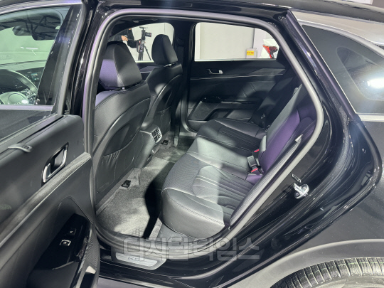 기아 더 뉴 K5 2열.